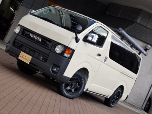ハイエースバンディーゼル4WD　丸目カスタム　ネオクラシック