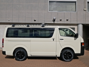 ハイエースバンディーゼル4WD　丸目カスタム　ネオクラシック