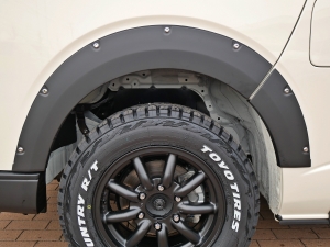 ハイエースバンディーゼル4WD　丸目カスタム　ネオクラシック