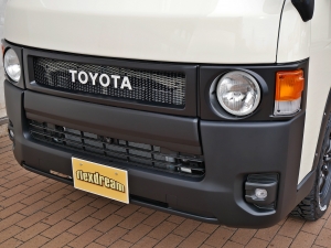 ハイエースバンディーゼル4WD　丸目カスタム　ネオクラシック