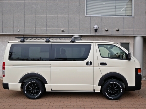 ハイエースバンディーゼル4WD　丸目カスタム　ネオクラシック