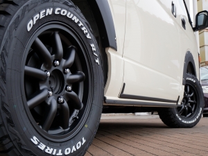 ハイエースバンディーゼル4WD　丸目カスタム　ネオクラシック