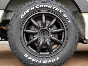 ハイエースバンディーゼル4WD　丸目カスタム　ネオクラシック
