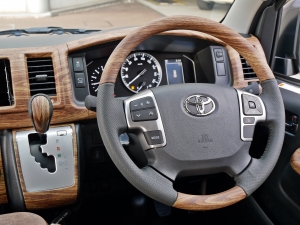 ハイエースバンディーゼル4WD　丸目カスタム　ネオクラシック