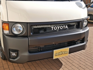 ハイエースバン特設カラーライトイエロー　安全装備付き