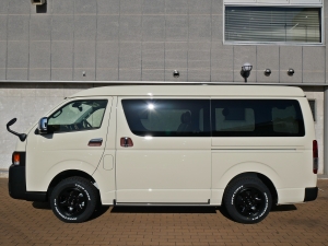 ハイエースバン特設カラーライトイエロー　安全装備付き