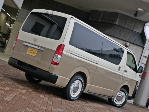 ハイエースバンディーゼル4WD　丸目カスタム　ネオクラシック