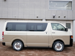 ハイエースバンディーゼル4WD　丸目カスタム　ネオクラシック