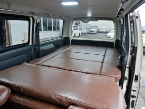 ハイエースバンディーゼル4WD　丸目カスタム　ネオクラシック