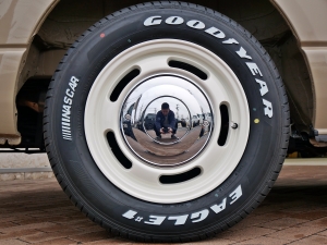 ハイエースバンディーゼル4WD　丸目カスタム　ネオクラシック
