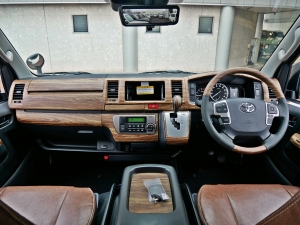 ハイエースバンディーゼル4WD　丸目カスタム　ネオクラシック