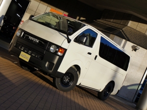 ハイエースバンDX　4WD　ディーゼル　丸目
