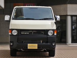 ハイエースバン新車アウトレットディーゼル4WD　丸目カスタム　ネオクラシック