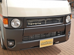 ハイエースバン新車アウトレットディーゼル4WD　丸目カスタム　ネオクラシック