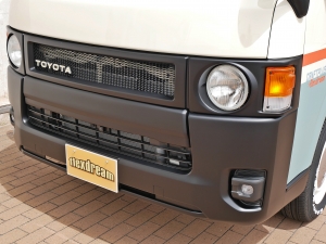 ハイエースバン新車アウトレットディーゼル4WD　丸目カスタム　ネオクラシック