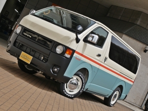 ハイエースバン新車アウトレットディーゼル4WD　丸目カスタム　ネオクラシック