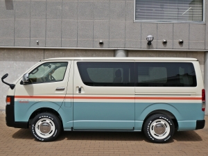 ハイエースバン新車アウトレットディーゼル4WD　丸目カスタム　ネオクラシック