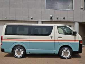 ハイエースバン新車アウトレットディーゼル4WD　丸目カスタム　ネオクラシック