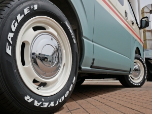 ハイエースバン新車アウトレットディーゼル4WD　丸目カスタム　ネオクラシック