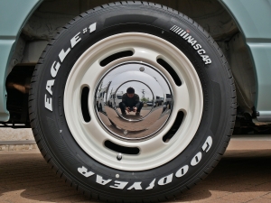 ハイエースバン新車アウトレットディーゼル4WD　丸目カスタム　ネオクラシック