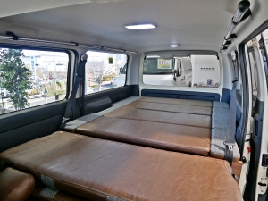 ハイエースバン新車アウトレットディーゼル4WD　丸目カスタム　ネオクラシック