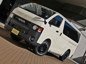 ハイエースバンディーゼル4WD　丸目カスタム　ネオクラシック