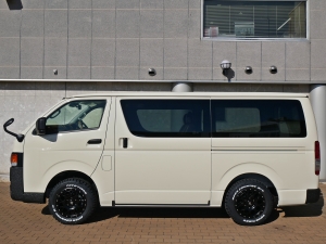 ハイエースバンディーゼル4WD　丸目カスタム　ネオクラシック