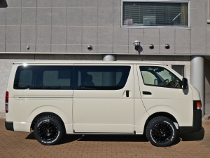 ハイエースバンディーゼル4WD　丸目カスタム　ネオクラシック