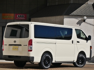 ハイエースバンディーゼル4WD　丸目カスタム　ネオクラシック