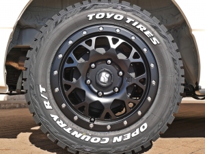 ハイエースバンディーゼル4WD　丸目カスタム　ネオクラシック