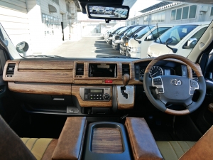 ハイエースバンディーゼル4WD　丸目カスタム　ネオクラシック