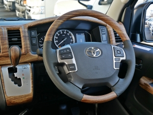ハイエースバンディーゼル4WD　丸目カスタム　ネオクラシック