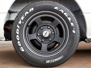 ハイエースバンDX　4WD　ディーゼル　丸目