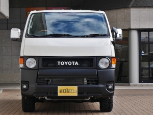 ハイエースバンディーゼル4WD　丸目カスタム　ネオクラシック