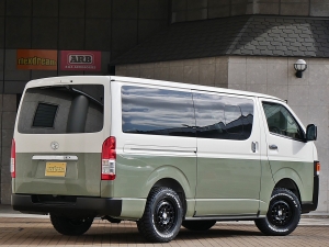 ハイエースバンディーゼル4WD　丸目カスタム　ネオクラシック