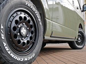 ハイエースバンディーゼル4WD　丸目カスタム　ネオクラシック