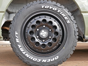 ハイエースバンディーゼル4WD　丸目カスタム　ネオクラシック