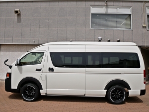 ハイエースバン新車アウトレットスパロン　4WD　ディーゼル