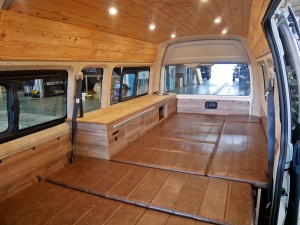 ハイエースバン新車アウトレットスパロン　4WD　ディーゼル