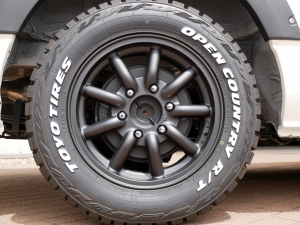 ハイエースバン新車アウトレットスパロン　4WD　ディーゼル