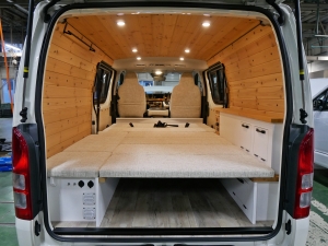 ハイエースバンDX　4WD　ディーゼル　丸目