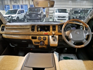 ハイエースバンDX　4WD　ディーゼル　丸目