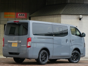 キャラバンステルスグレー　ベッド　車中泊