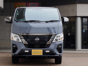 キャラバンステルスグレー　ベッド　車中泊