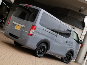 キャラバンステルスグレー　ベッド　車中泊