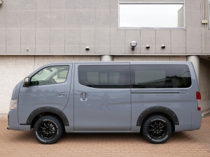 キャラバンステルスグレー　ベッド　車中泊