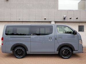 キャラバンステルスグレー　ベッド　車中泊