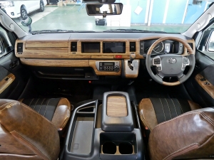 ハイエースワゴンキャンピング仕様　車中泊　フルフラット