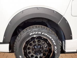 ハイエースワゴン車中泊　キャンピング仕様　オフロード