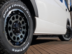 ハイエースワゴン車中泊　キャンピング仕様　オフロード